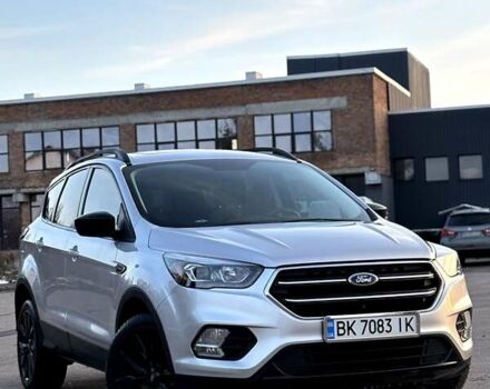 Сірий Форд Ескейп, об'ємом двигуна 1.5 л та пробігом 136 тис. км за 13200 $, фото 1 на Automoto.ua