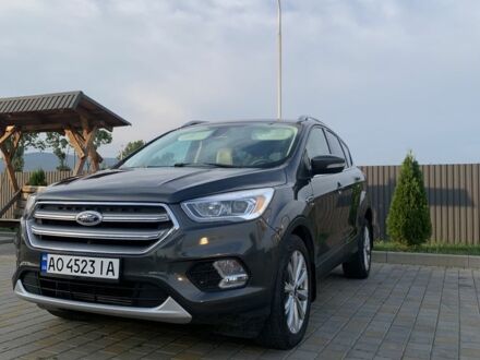 Форд Эскейп 2017 в Хусте на Automoto.ua Серый Форд Эскейп, объемом двигателя 2 л и пробегом 80 тыс. км за 14800 $, фото 1 на Automoto.ua