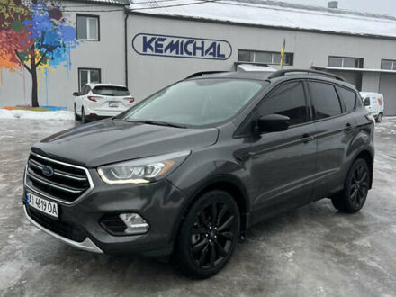 Сірий Форд Ескейп, об'ємом двигуна 1.5 л та пробігом 61 тис. км за 15500 $, фото 1 на Automoto.ua