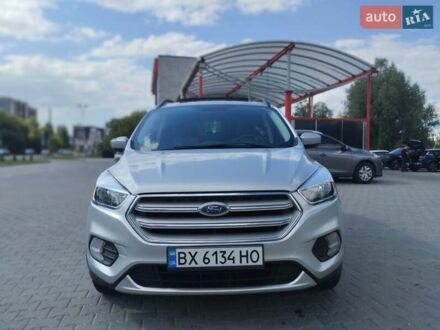 Форд Эскейп 2018 в Хмельницком на Automoto.ua Серый Форд Эскейп, объемом двигателя 1.5 л и пробегом 103 тыс. км за 12600 $, фото 1 на Automoto.ua