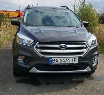 Форд Эскейп 2018 в Шепетовке на Automoto.ua Серый Форд Эскейп, объемом двигателя 0 л и пробегом 116 тыс. км за 13000 $, фото 1 на Automoto.ua