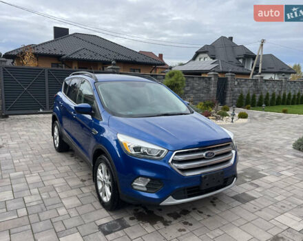 Форд Эскейп 2017 в Ровно на Automoto.ua Синий Форд Эскейп, объемом двигателя 1.5 л и пробегом 141 тыс. км за 11700 $, фото 3 на Automoto.ua