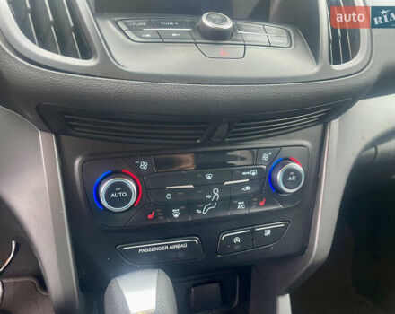 Форд Эскейп 2017 в Ровно на Automoto.ua Синий Форд Эскейп, объемом двигателя 1.5 л и пробегом 141 тыс. км за 11700 $, фото 33 на Automoto.ua