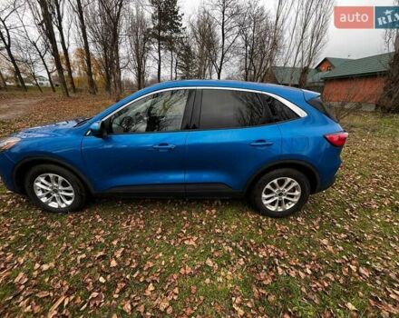 Синий Форд Эскейп, объемом двигателя 0 л и пробегом 122 тыс. км за 17000 $, фото 2 на Automoto.ua