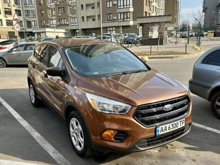Форд Ескейп 2016 у Києві на Automoto.ua Помаранчевий Форд Ескейп, об'ємом двигуна 2.49 л та пробігом 177 тис. км за 12950 $, фото 1 на Automoto.ua