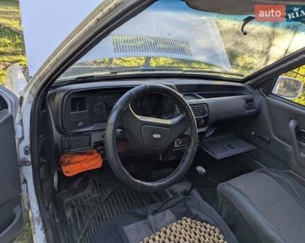 Белый Форд Escort Express, объемом двигателя 2 л и пробегом 300 тыс. км за 1500 $, фото 3 на Automoto.ua
