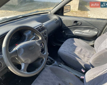 Белый Форд Escort Express, объемом двигателя 1.75 л и пробегом 300 тыс. км за 699 $, фото 8 на Automoto.ua