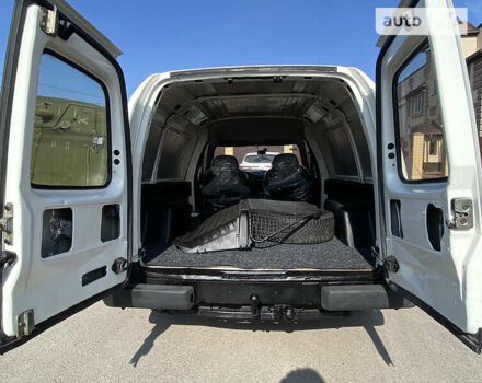 Белый Форд Escort Express, объемом двигателя 2.3 л и пробегом 84 тыс. км за 3000 $, фото 2 на Automoto.ua