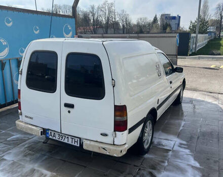 Белый Форд Escort Express, объемом двигателя 1.39 л и пробегом 200 тыс. км за 1600 $, фото 7 на Automoto.ua