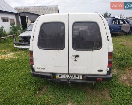 Белый Форд Escort Express, объемом двигателя 1.75 л и пробегом 300 тыс. км за 700 $, фото 4 на Automoto.ua