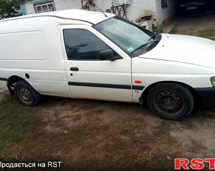 Белый Форд Эскорт, объемом двигателя 1.8 л и пробегом 300 тыс. км за 1300 $, фото 3 на Automoto.ua