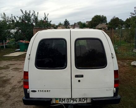Белый Форд Эскорт, объемом двигателя 1.8 л и пробегом 300 тыс. км за 1300 $, фото 4 на Automoto.ua