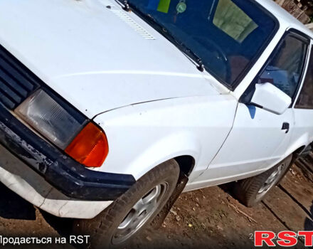 Белый Форд Эскорт, объемом двигателя 1.3 л и пробегом 0 тыс. км за 1000 $, фото 1 на Automoto.ua