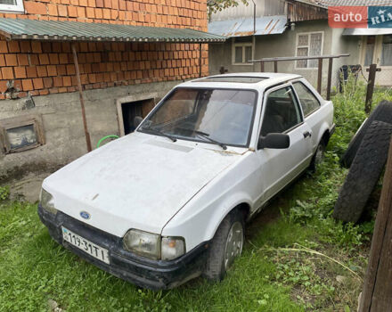 Белый Форд Эскорт, объемом двигателя 1.6 л и пробегом 1 тыс. км за 200 $, фото 4 на Automoto.ua