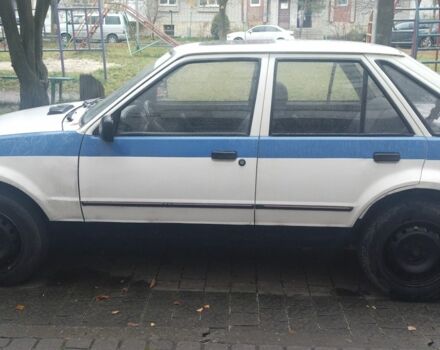 Белый Форд Эскорт, объемом двигателя 1.4 л и пробегом 89 тыс. км за 900 $, фото 3 на Automoto.ua