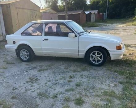 Білий Форд Ескорт, об'ємом двигуна 1.4 л та пробігом 250 тис. км за 1000 $, фото 1 на Automoto.ua