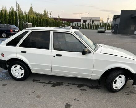 Белый Форд Эскорт, объемом двигателя 1.6 л и пробегом 200 тыс. км за 499 $, фото 2 на Automoto.ua