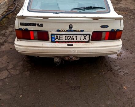 Белый Форд Эскорт, объемом двигателя 1.3 л и пробегом 0 тыс. км за 700 $, фото 2 на Automoto.ua