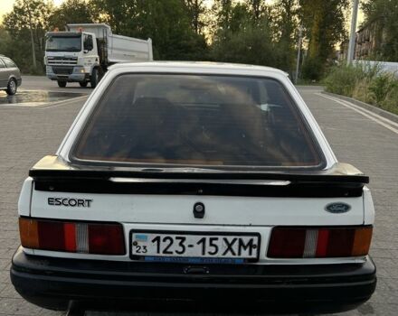 Белый Форд Эскорт, объемом двигателя 1.6 л и пробегом 200 тыс. км за 499 $, фото 4 на Automoto.ua