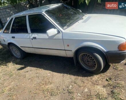 Белый Форд Эскорт, объемом двигателя 1.8 л и пробегом 370 тыс. км за 500 $, фото 4 на Automoto.ua