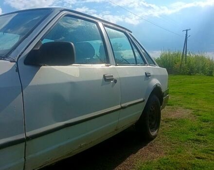 Белый Форд Эскорт, объемом двигателя 1.6 л и пробегом 200 тыс. км за 650 $, фото 2 на Automoto.ua