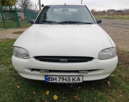 Белый Форд Эскорт, объемом двигателя 1.3 л и пробегом 90 тыс. км за 2099 $, фото 5 на Automoto.ua