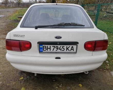 Белый Форд Эскорт, объемом двигателя 1.3 л и пробегом 90 тыс. км за 2099 $, фото 1 на Automoto.ua