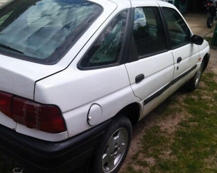 Білий Форд Ескорт, об'ємом двигуна 0 л та пробігом 1000 тис. км за 1100 $, фото 1 на Automoto.ua