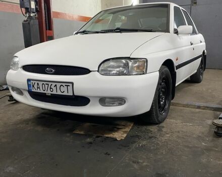 Белый Форд Эскорт, объемом двигателя 1.6 л и пробегом 375 тыс. км за 137000 $, фото 1 на Automoto.ua