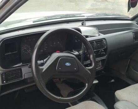 Белый Форд Эскорт, объемом двигателя 1.6 л и пробегом 300 тыс. км за 343 $, фото 10 на Automoto.ua