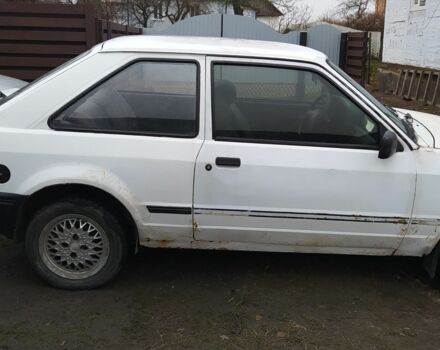 Белый Форд Эскорт, объемом двигателя 1.6 л и пробегом 300 тыс. км за 343 $, фото 6 на Automoto.ua