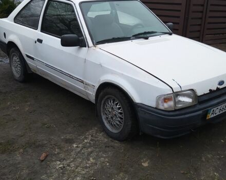 Белый Форд Эскорт, объемом двигателя 1.6 л и пробегом 300 тыс. км за 343 $, фото 7 на Automoto.ua