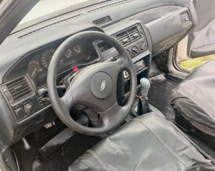 Белый Форд Эскорт, объемом двигателя 6 л и пробегом 8 тыс. км за 550 $, фото 5 на Automoto.ua