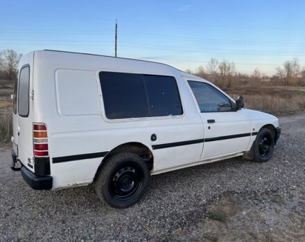 Белый Форд Эскорт, объемом двигателя 1.6 л и пробегом 300 тыс. км за 1200 $, фото 2 на Automoto.ua