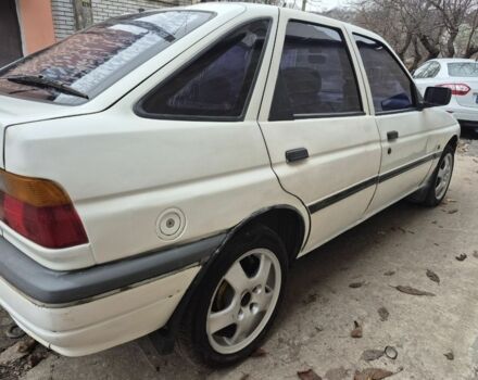 Белый Форд Эскорт, объемом двигателя 1.3 л и пробегом 250 тыс. км за 750 $, фото 3 на Automoto.ua