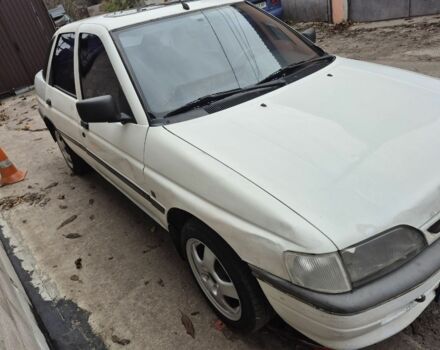 Белый Форд Эскорт, объемом двигателя 1.3 л и пробегом 250 тыс. км за 750 $, фото 1 на Automoto.ua