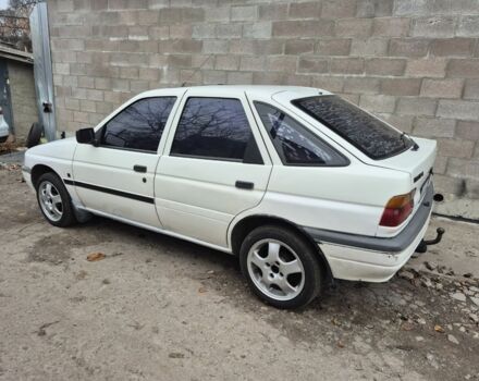 Белый Форд Эскорт, объемом двигателя 1.3 л и пробегом 250 тыс. км за 750 $, фото 2 на Automoto.ua