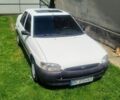 Белый Форд Эскорт, объемом двигателя 1.4 л и пробегом 200 тыс. км за 1200 $, фото 1 на Automoto.ua