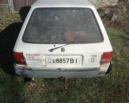 Белый Форд Эскорт, объемом двигателя 1.8 л и пробегом 300 тыс. км за 600 $, фото 2 на Automoto.ua