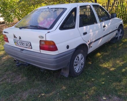 Белый Форд Эскорт, объемом двигателя 1 л и пробегом 160 тыс. км за 1205 $, фото 3 на Automoto.ua