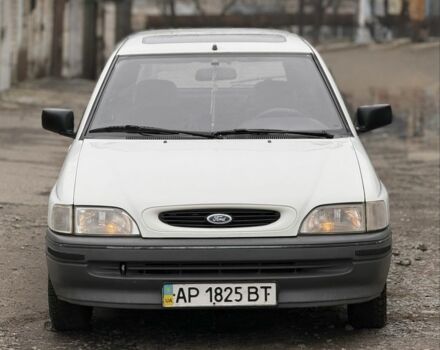 Білий Форд Ескорт, об'ємом двигуна 1.4 л та пробігом 250 тис. км за 750 $, фото 1 на Automoto.ua