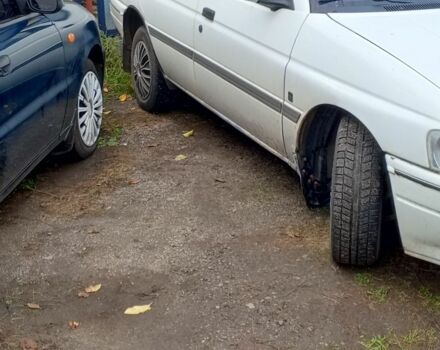 Белый Форд Эскорт, объемом двигателя 1.8 л и пробегом 250 тыс. км за 1500 $, фото 4 на Automoto.ua