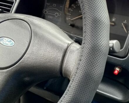 Белый Форд Эскорт, объемом двигателя 1.8 л и пробегом 250 тыс. км за 1500 $, фото 2 на Automoto.ua