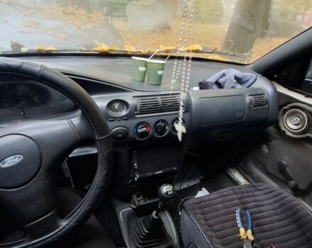 Белый Форд Эскорт, объемом двигателя 1.3 л и пробегом 200 тыс. км за 1200 $, фото 2 на Automoto.ua