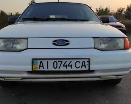Белый Форд Эскорт, объемом двигателя 1.9 л и пробегом 259 тыс. км за 1500 $, фото 1 на Automoto.ua