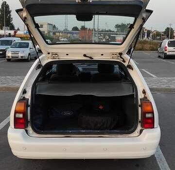 Белый Форд Эскорт, объемом двигателя 1.9 л и пробегом 259 тыс. км за 1500 $, фото 10 на Automoto.ua