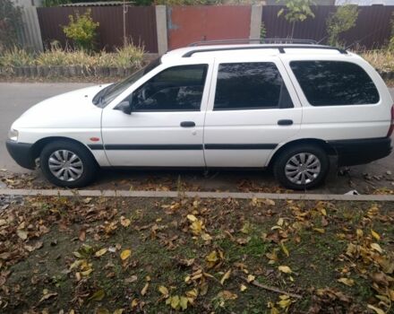 Белый Форд Эскорт, объемом двигателя 1.4 л и пробегом 373 тыс. км за 1350 $, фото 3 на Automoto.ua