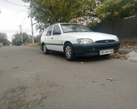 Белый Форд Эскорт, объемом двигателя 1.4 л и пробегом 373 тыс. км за 1350 $, фото 1 на Automoto.ua