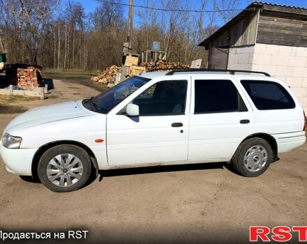 Белый Форд Эскорт, объемом двигателя 1.3 л и пробегом 200 тыс. км за 990 $, фото 2 на Automoto.ua