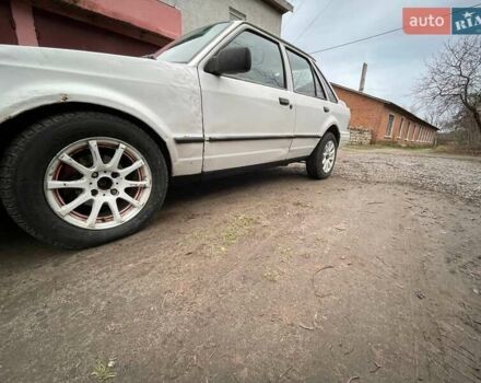 Белый Форд Эскорт, объемом двигателя 1.8 л и пробегом 150 тыс. км за 550 $, фото 1 на Automoto.ua